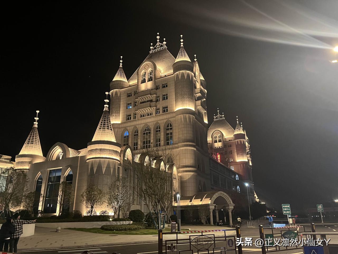 如果不是百度地图🗺️，我恐怕一辈子也不会知道常州还有这么一个城堡似的服务区！