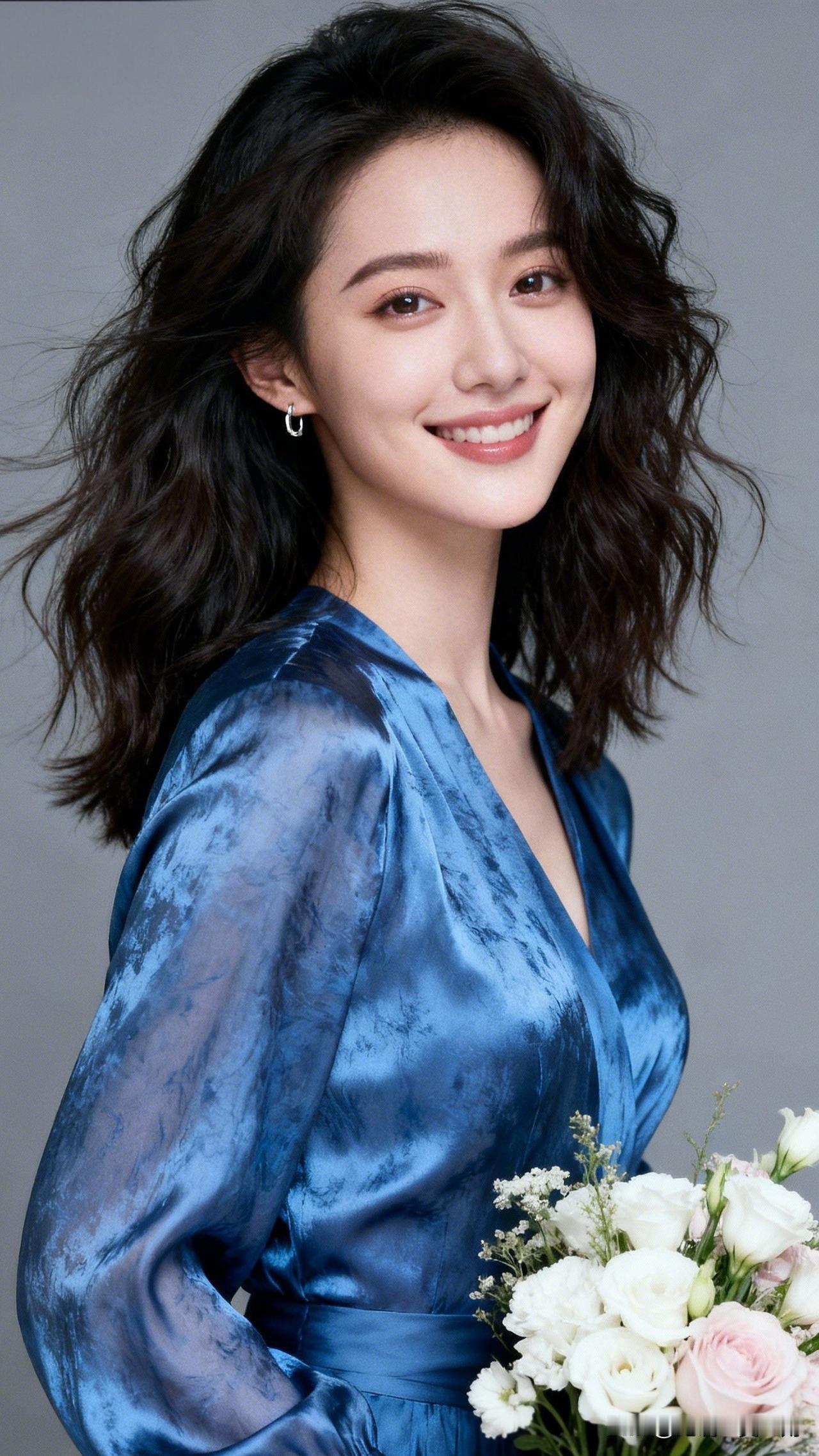 优雅少女，微笑如花，幸福时刻，岁月静好。女生如何穿搭看起来时尚更有品味呢