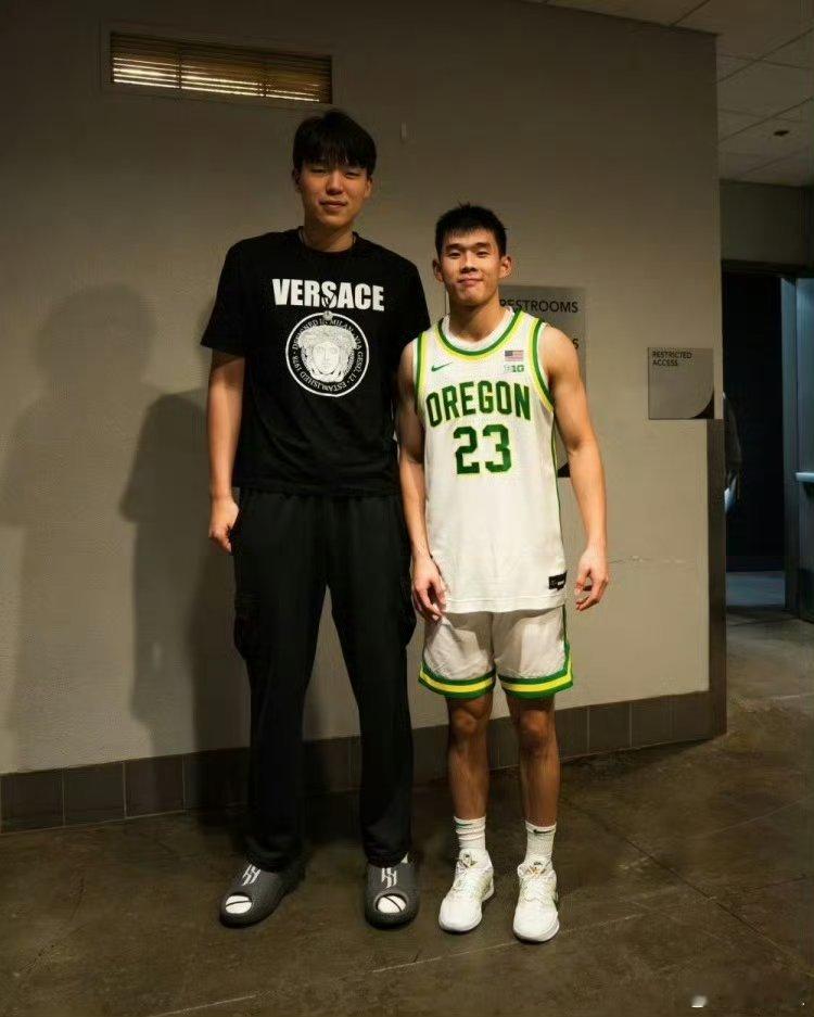 杨瀚森抽空去看了林葳在大学的比赛。