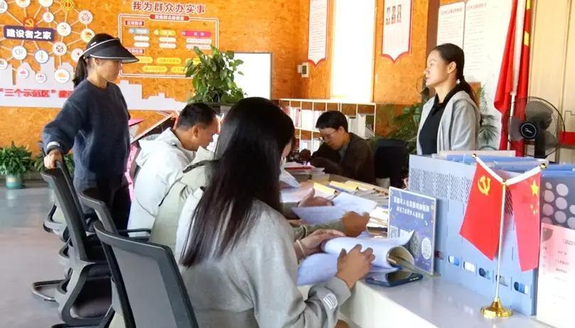 2022年11月，蒙自彝族大姐李者崩痛失20年儿子，重逢一刻泪崩——就业姑娘杨琦