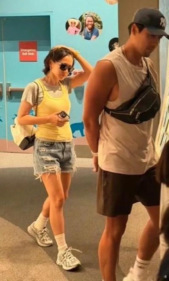 这一家三口玩了一整个夏天~ 玄彬、孙艺珍夫妇带着儿子洛杉矶旅游~ 
