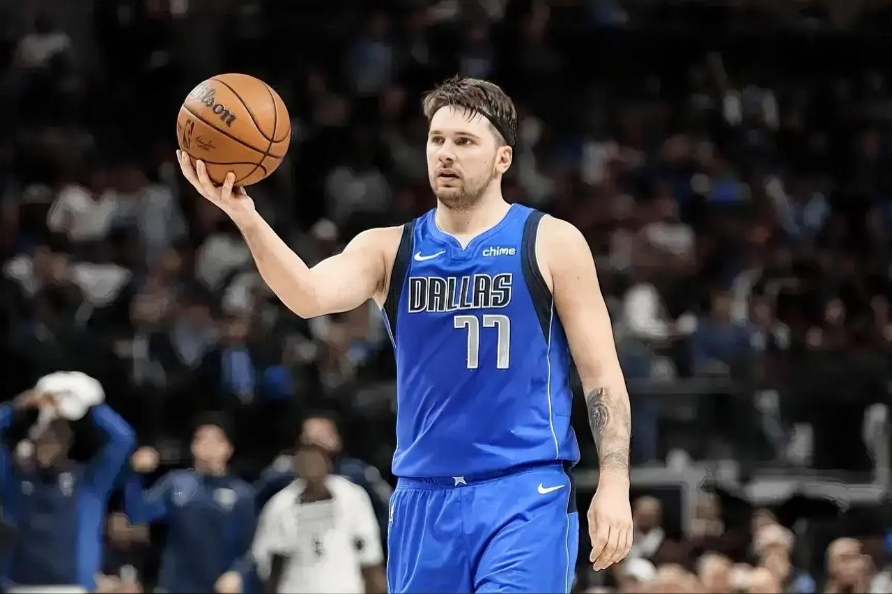 不偏不倚，NBA新生代球员最佳阵容，必须是以下这五位球员：

控卫：卢卡-东契奇