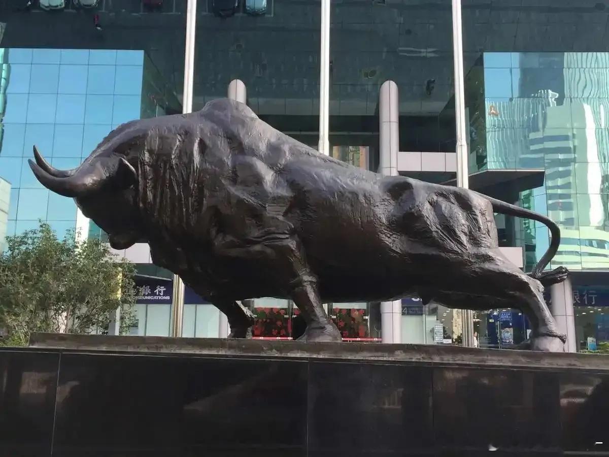 全球化背景下，百年企业罕见，企业生存十年已属不易。新国九条实行后，许多企业面临风