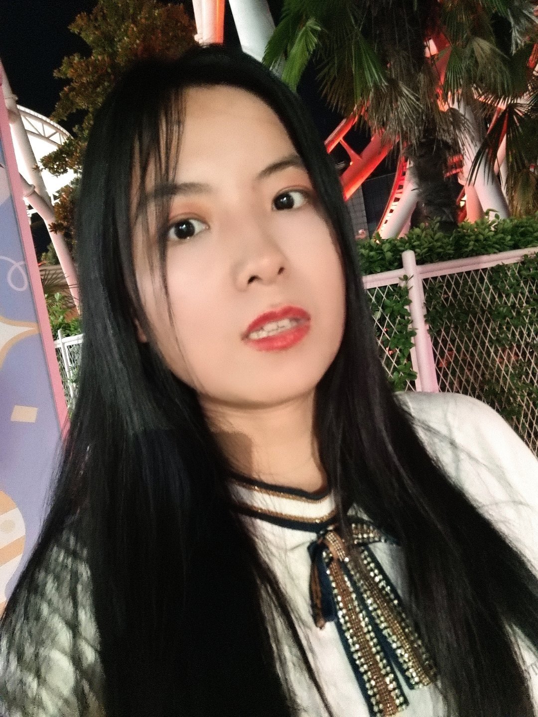 🌹✨韩国造型师见我直接狂喜：这脸是YG祖传无死角镜头脸，省了三小时轮廓修饰时间