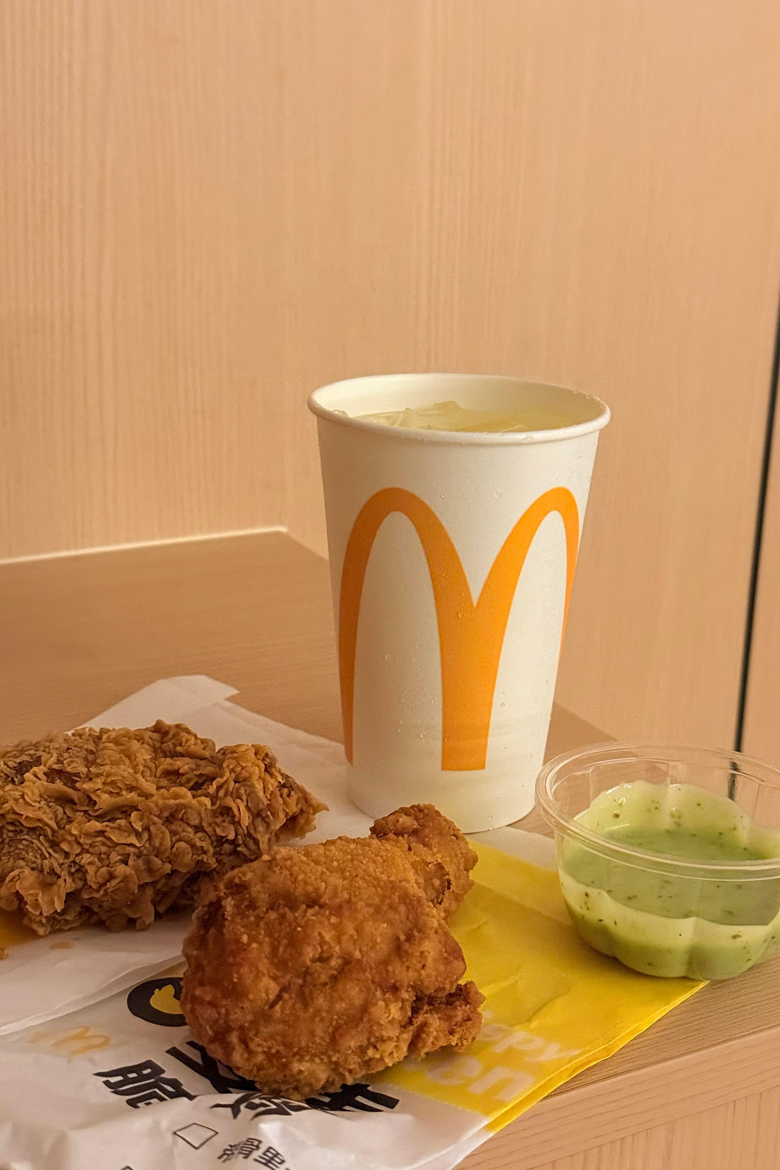 沟通是站在彼此的立场相互理解, 而不是站在自己的立场相互对抗。 