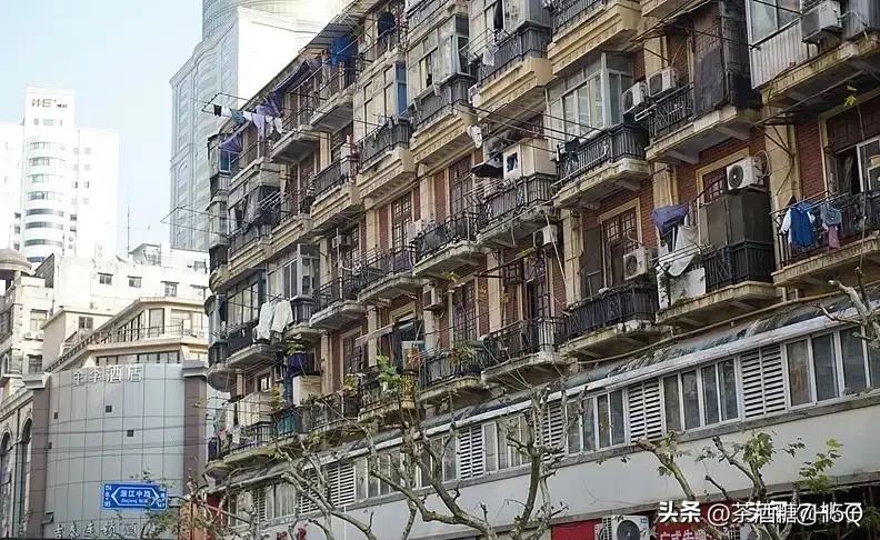 老旧小区加装电梯将纳入两新范围！老旧小区加装电梯，主要存在问题就是有没有地方安装