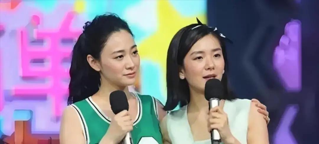 谢娜婚礼在香格里拉，海拔高得离谱，李小冉顶着高反飞过去当伴娘，亲手给她整婚纱，照