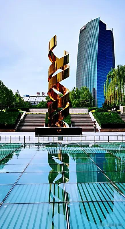 带你走进中关村，感受科技的魅力

中关村是首都的科技园，经过广大科技工作者的努力