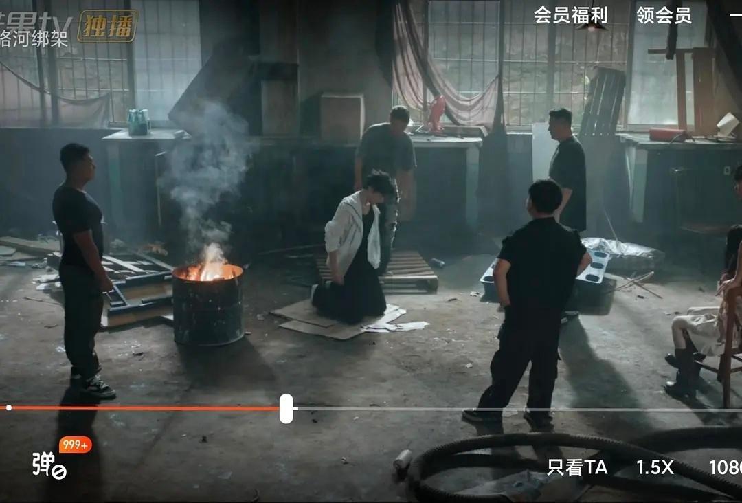 炽夏这剧太癫了，男主被小混混逼得下跪还得有纸皮箱子垫着才跪，一点脏都受不了 
