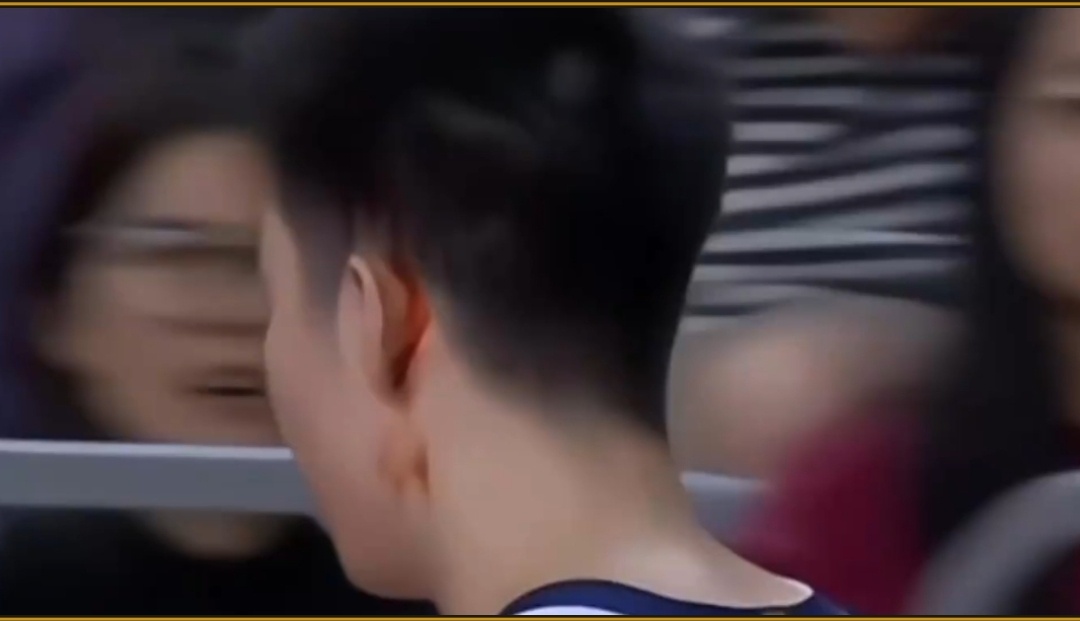 广厦男篮江苏男篮分别与广东宏远男篮比赛后，球员都遭遇伤病。广厦球员朱俊龙头部流血