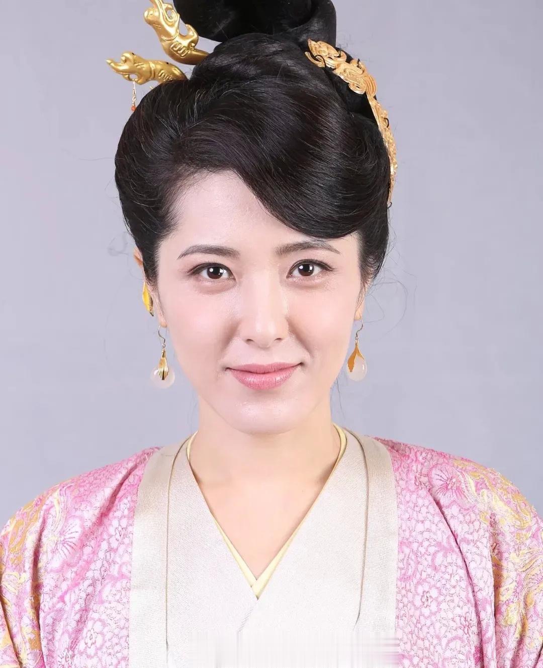 据说是中戏就没出过这么好看的！ ​​​