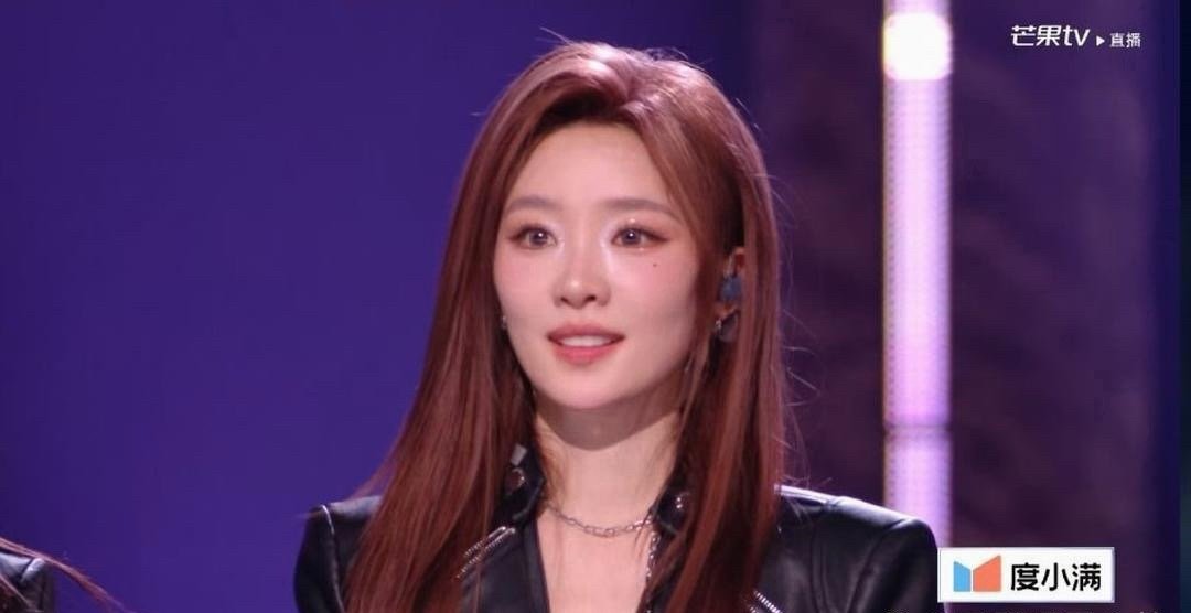 张月这两个妆造充分说明眉毛不能画太直！！！ 