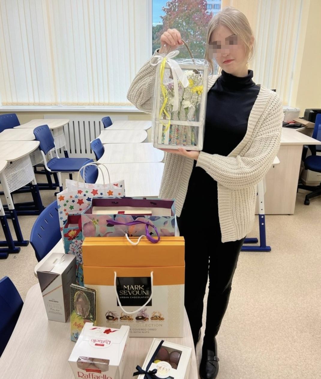 【在圣彼得堡，一名年轻的英语教师引诱了12岁的小学生。 这名22岁的女子兼职做家