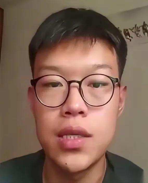 有谁明白姜润泽的可怜，他亲爹肯定也不会要他的。
别说是这样生出来的孩子，就以前那