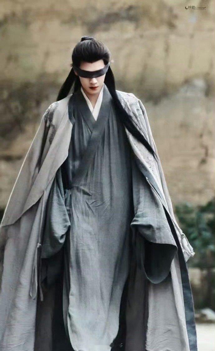 李昀锐尚公主蒙眼神图李昀锐《尚公主》又有神图了啊，蒙眼披发造型看起来很是带感，就
