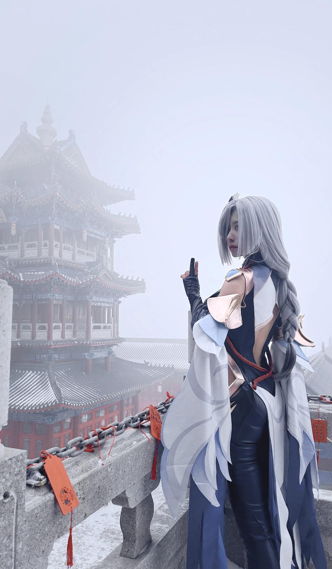 申鹤:独立冰雪!
COSER:照桥柒柒#原神# #游戏# #二次元#