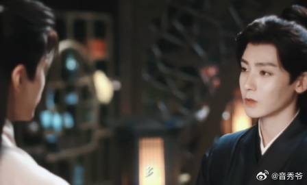 谁把侯明昊的中药换成绿茶了 这样的转变仿佛在提醒我们，时代在进步，偶像的形象也要