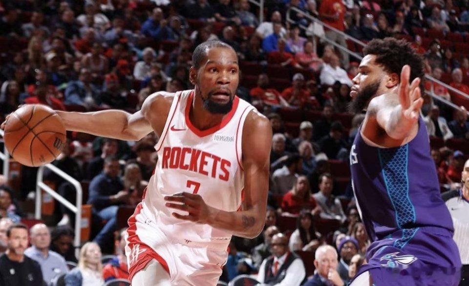 NBA常规赛，火箭主场背靠背99-109不敌黄蜂，黄蜂豪取8连胜。杜兰特带来火热