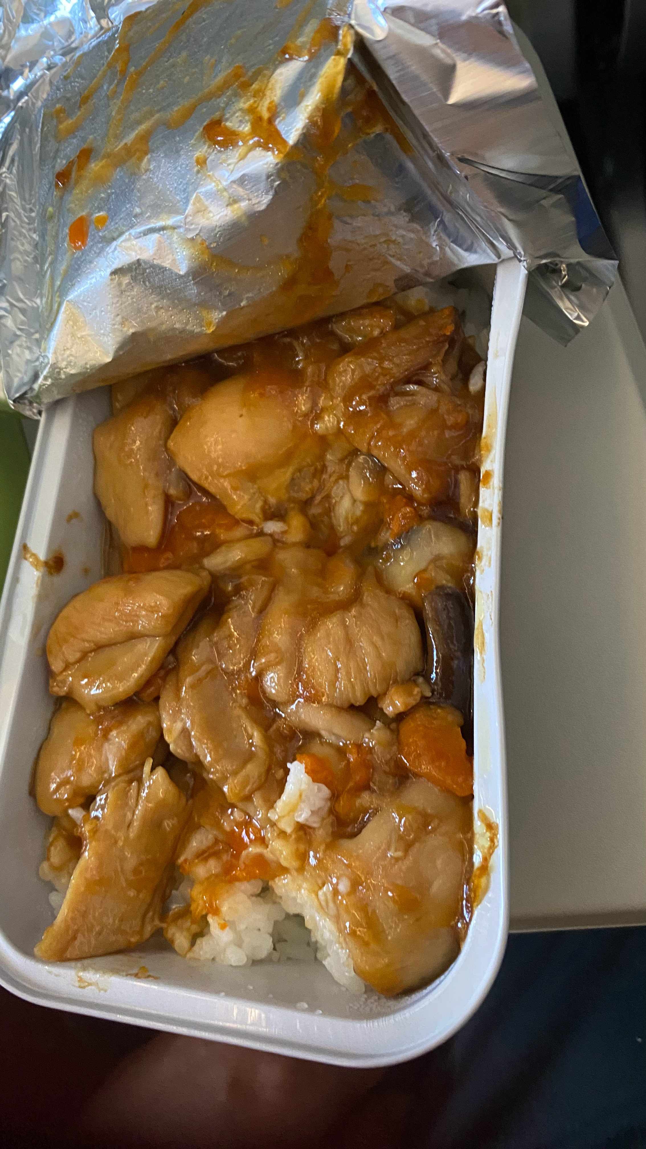 问：机场是怎么把好好的食材做的这么难吃的？简直太太太难吃了。[挖鼻]308_IO