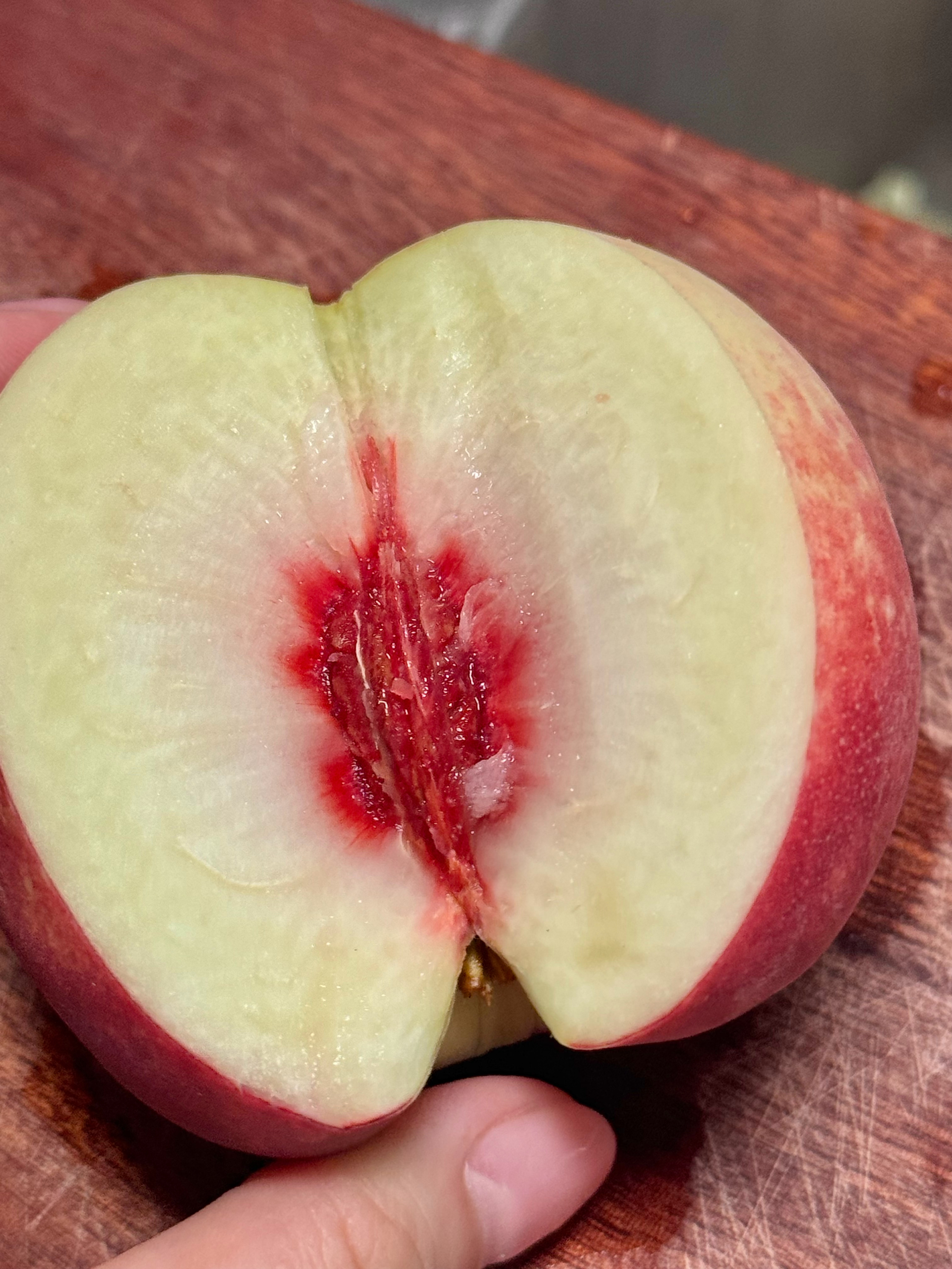 一周一个好吃的！又🍑到好吃的😋桃子了，来自山东的金秋红蜜桃，挂果期跨越了夏天