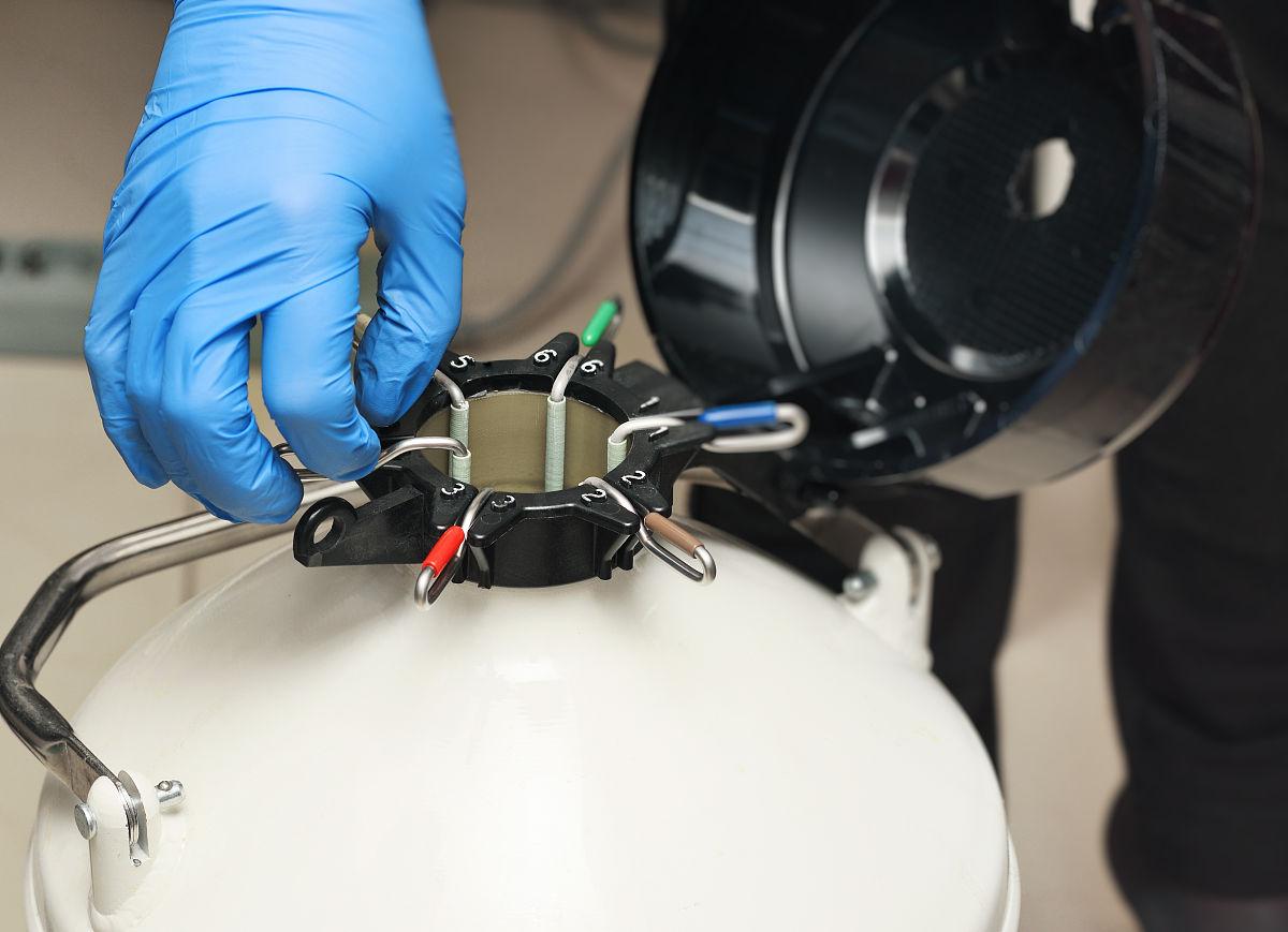 冷冻胚胎到底算不算遗产？这个问题听起来像科幻片，可现实里真有人为它打了三年官司。