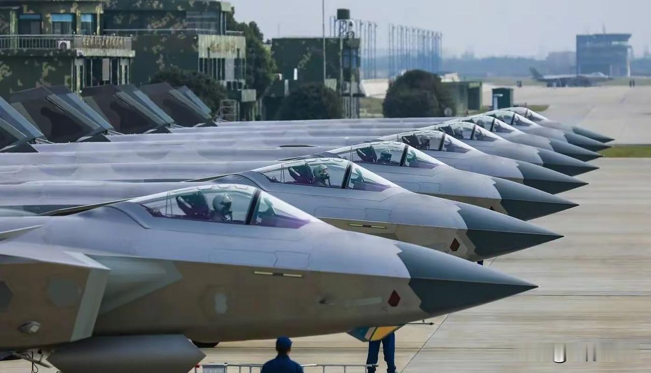 印度国产战机失败欲购苏57
和阵风 但难追上中国
印度国产“光辉”战机遭海空军拒