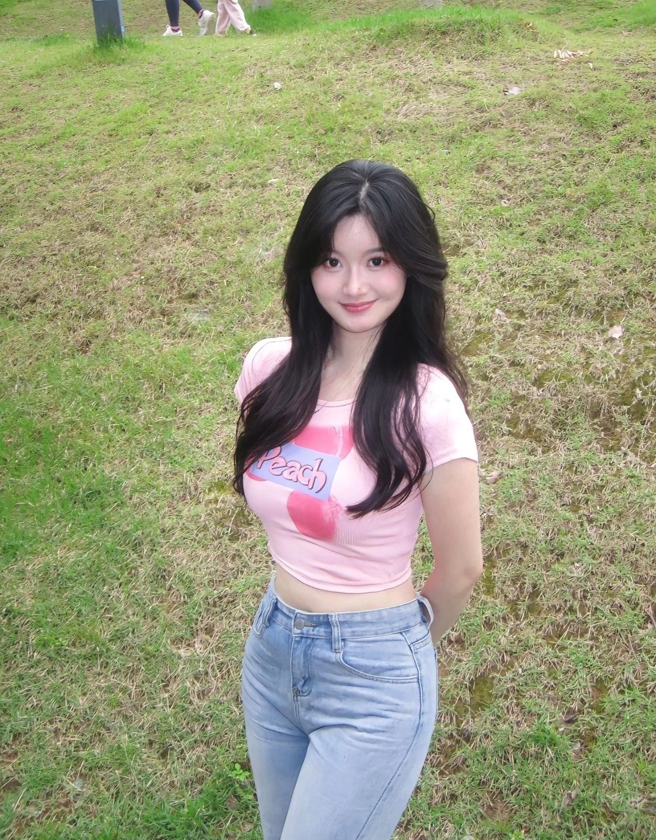 穿牛仔裤公园拍照，8个动作，松弛自然，大方漂亮有生命力