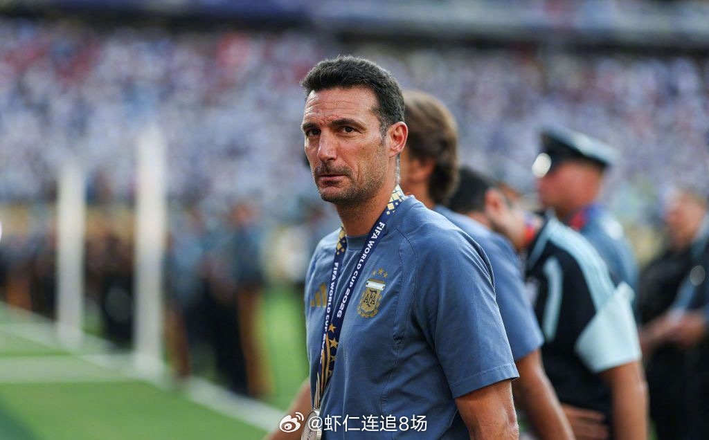 2026年世界杯决赛前，阿根廷三名主力热身时意外拉伤，直接引爆队内将帅激烈战术冲
