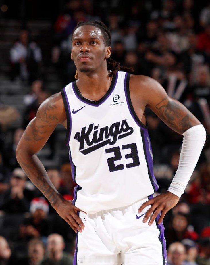 国王试图通过交易基恩-埃利斯得到一个首轮签。基恩-埃利斯的防守能力受到了多支球队