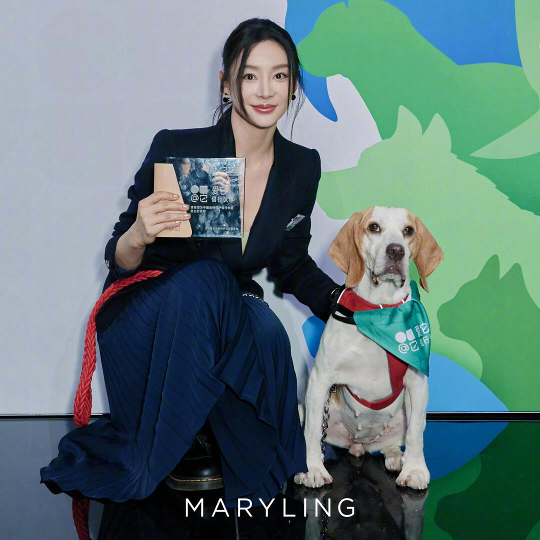 袁姗姗｜MARYLING穿搭袁姗姗出席活动，身着MARYLING 24AW系列藏