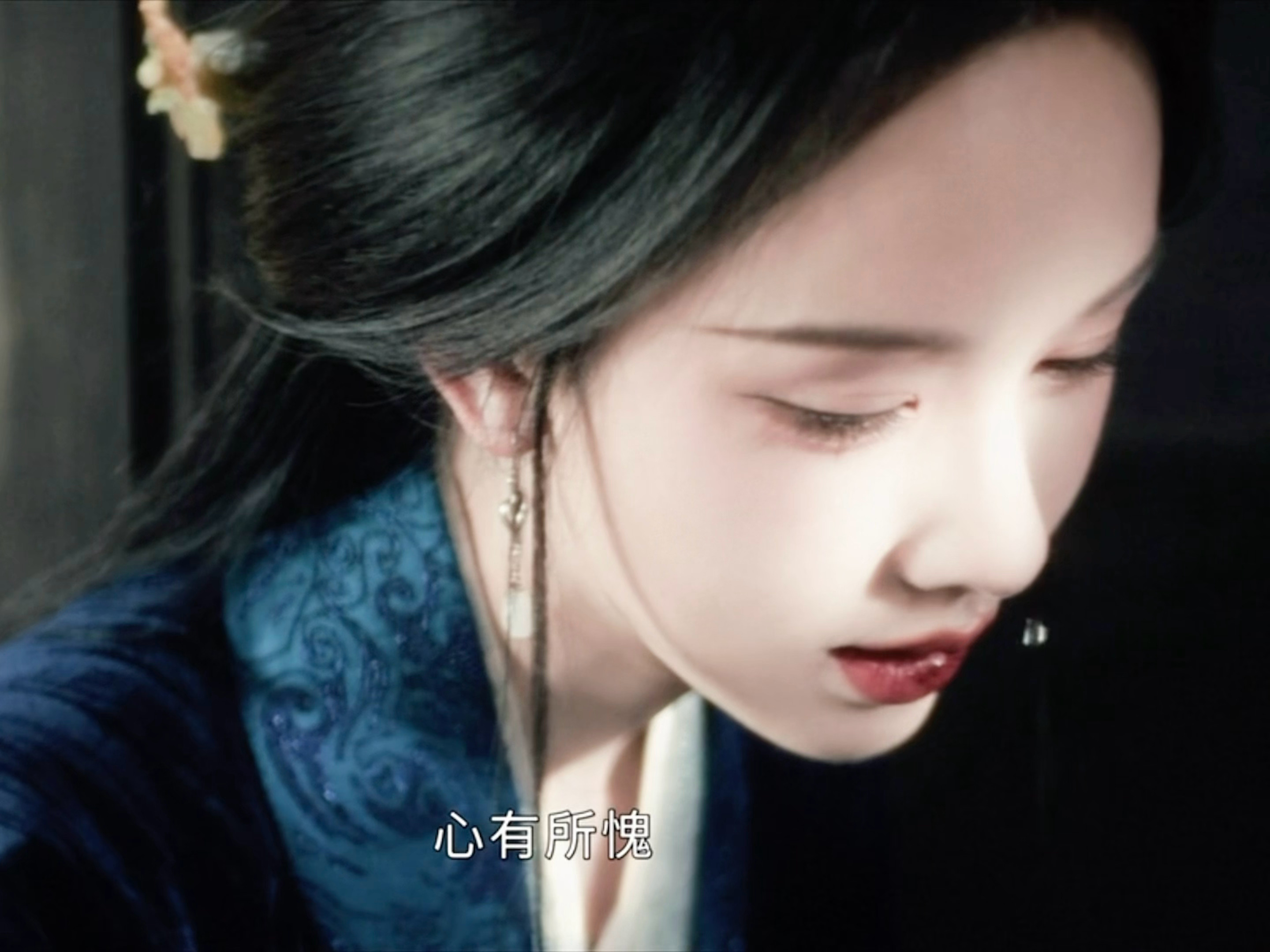 闪动如蝴蝶在双颊 那是眼泪吗💧陈都灵月鳞绮纪落泪镜头