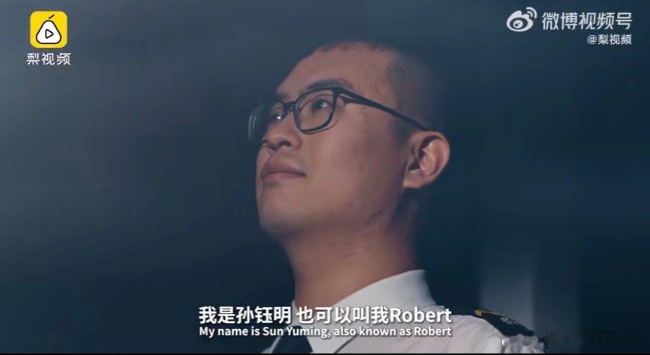 #29岁北京小伙不做码农做机长#简直太佩服这名小伙的勇气了，这样大的跨度真是勇气