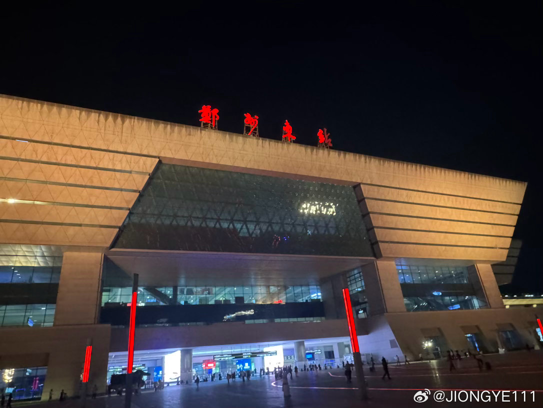 抵达上海海港 郑州·郑州东站西广场