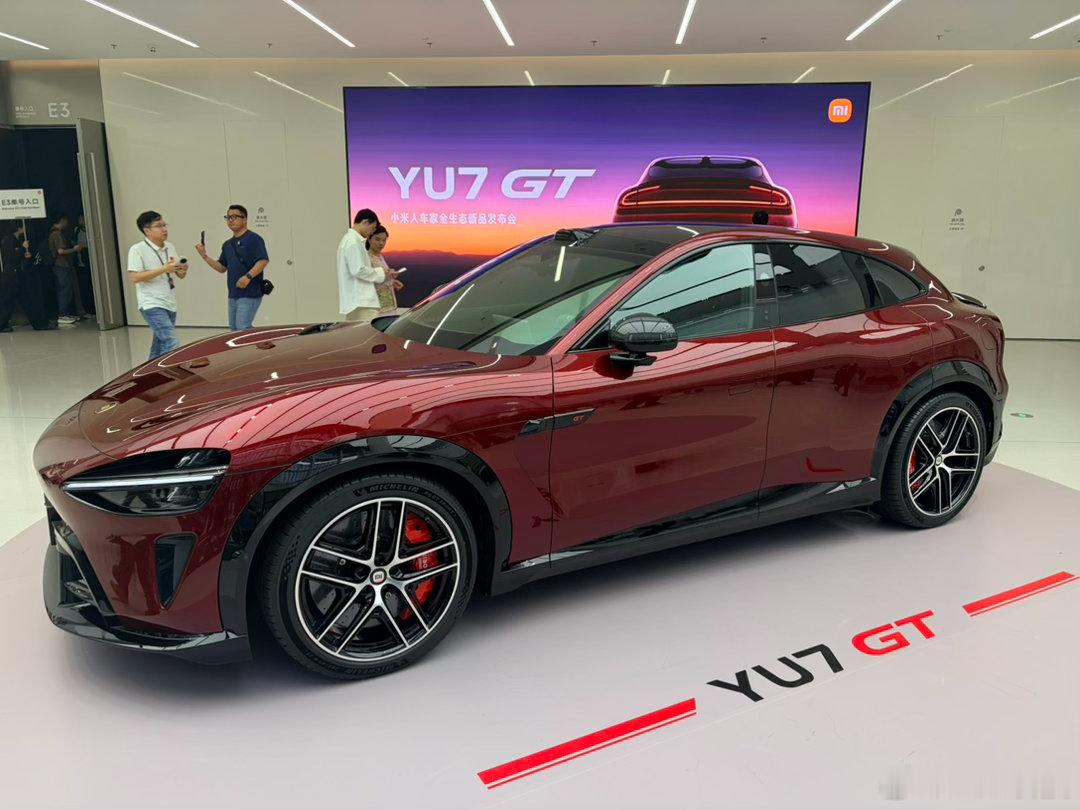 YU7 GT 这个车漆色是真的漂亮，不知道今晚的价格会不会有惊喜