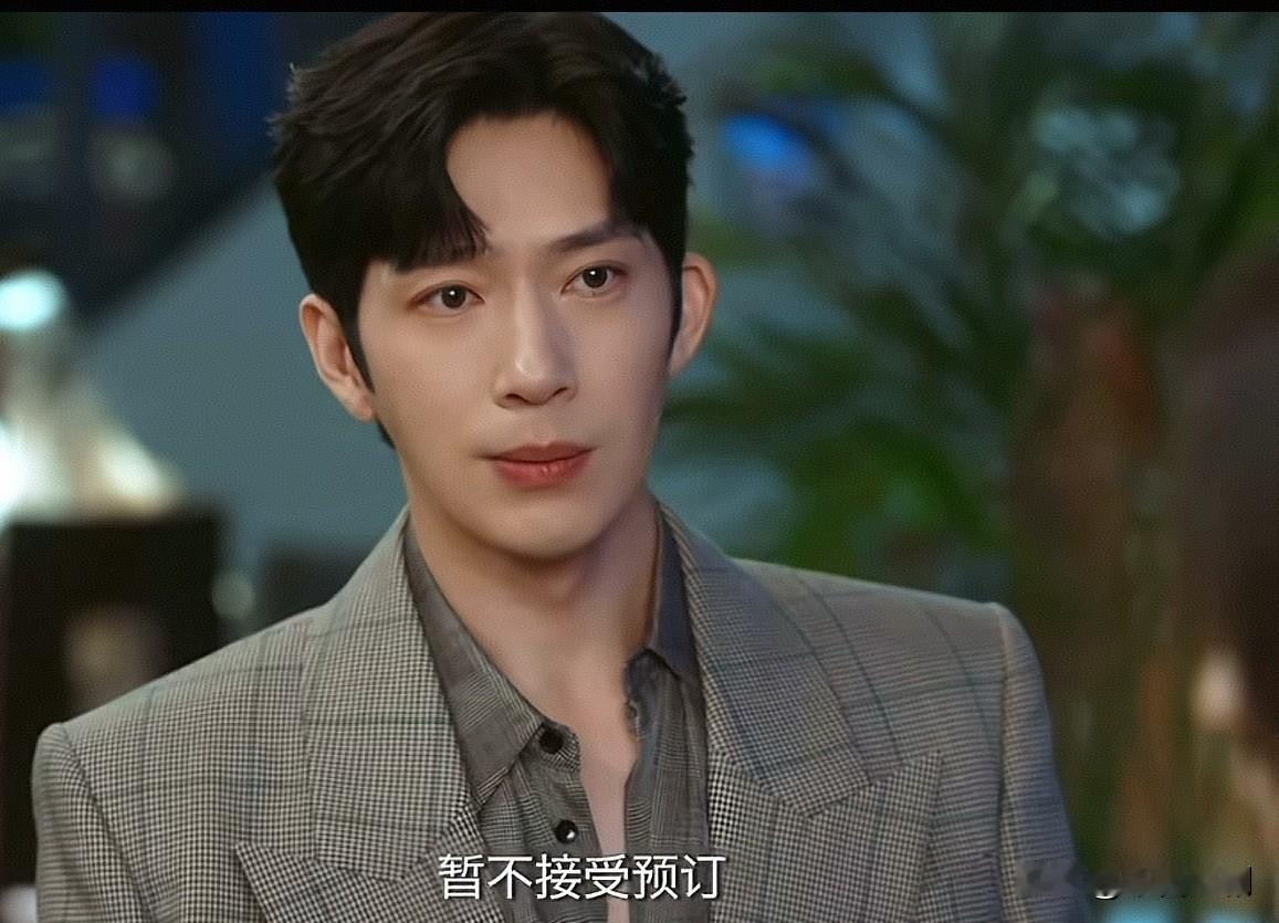 Luke自爆两次离婚有两个孩子要养，所以家里那两条鱼怎么不能说是两个孩子呐。
全