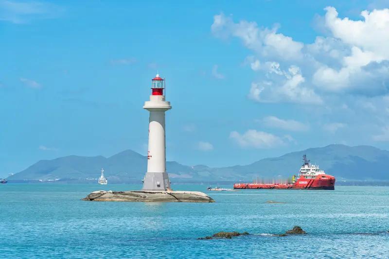 解放军轰炸机编队南海巡航：实力彰显，主权捍卫

16日，“南部战区”微信公众号发