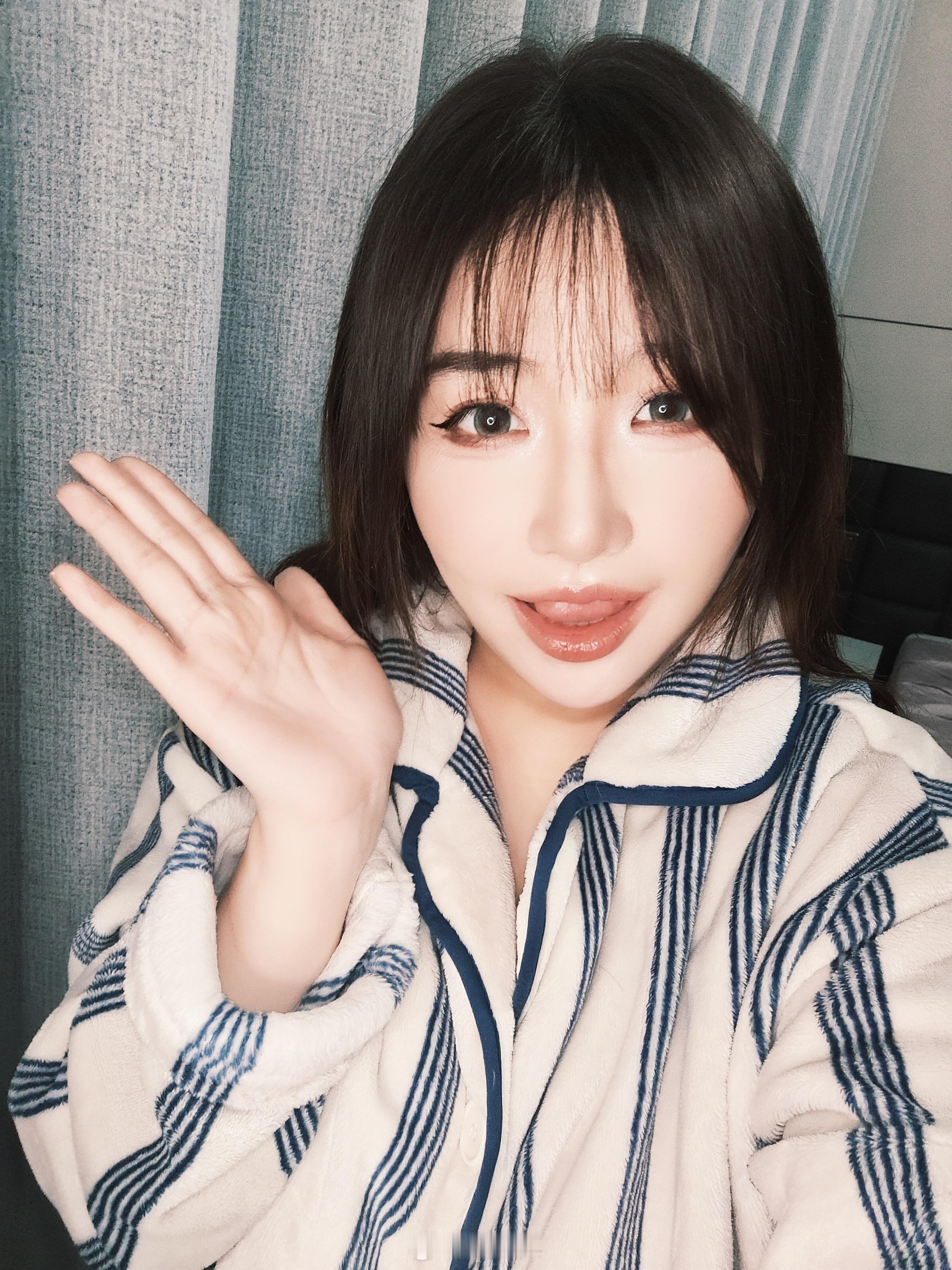 立春春回大地，万象始新祝大家都有新的好事，一年顺遂 每次化全妆加梳上包脸刘海，就