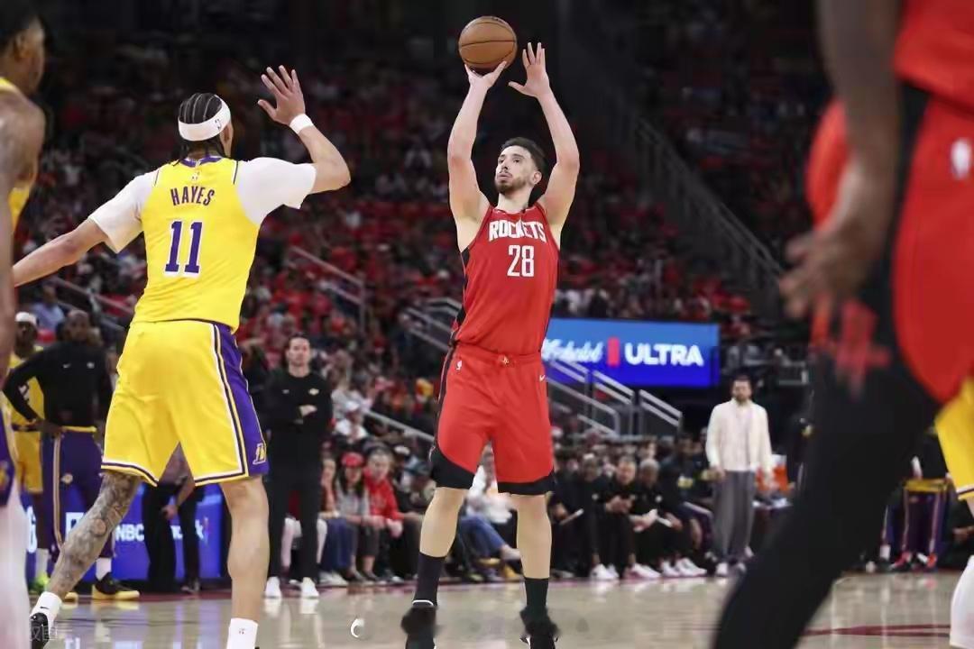 湖人3-0领先火箭！詹姆斯破3大纪录！火箭2人尽力了，2人该被交易詹姆斯三分 湖