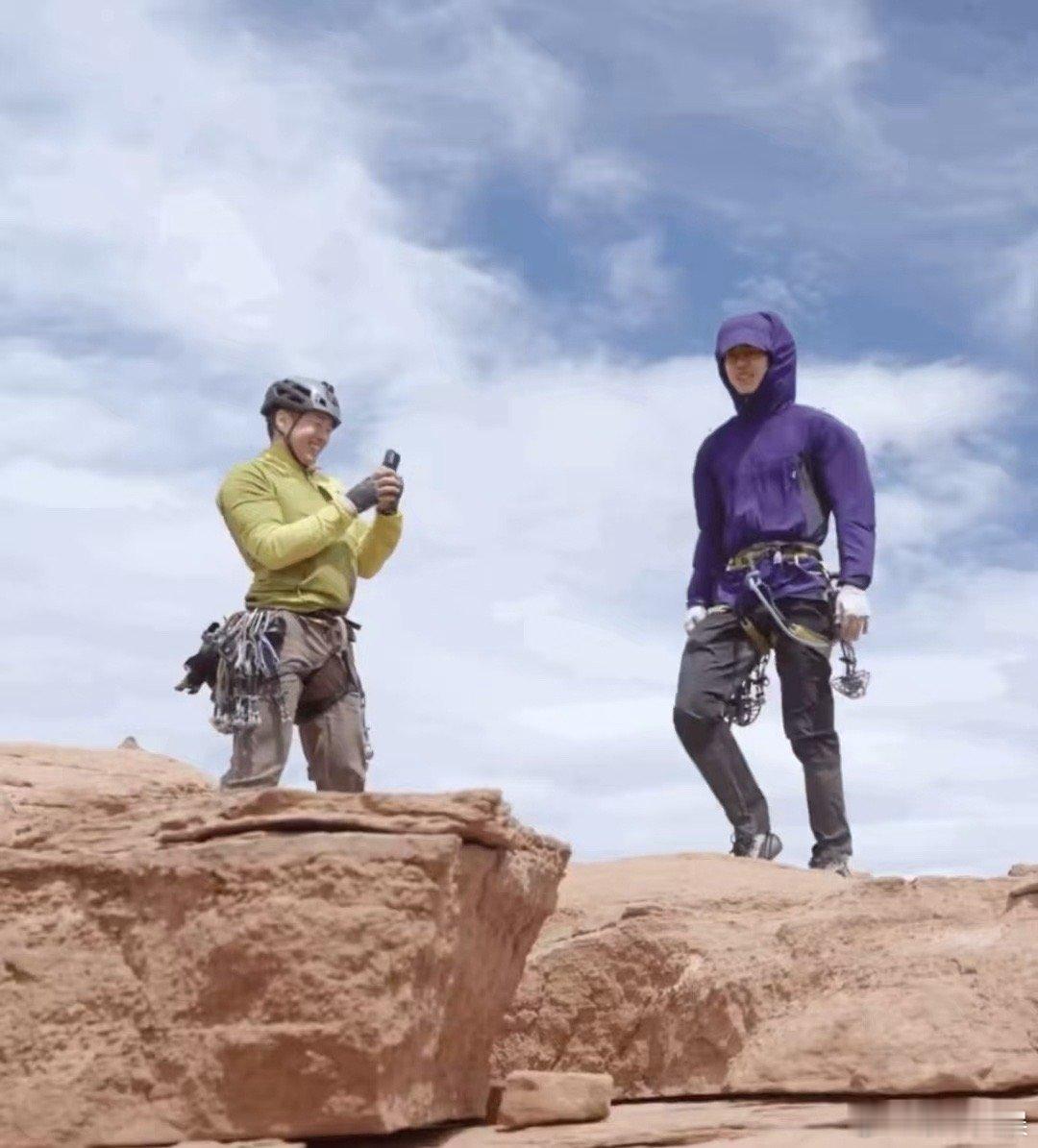 王一博模仿迈克尔杰克逊，好抽象，