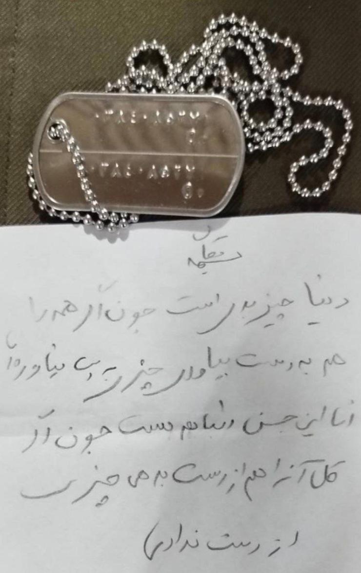 穆萨维少将与哈梅内伊并非同年同月同日生，却在同年同月同日殉道。

你见过最让人唏