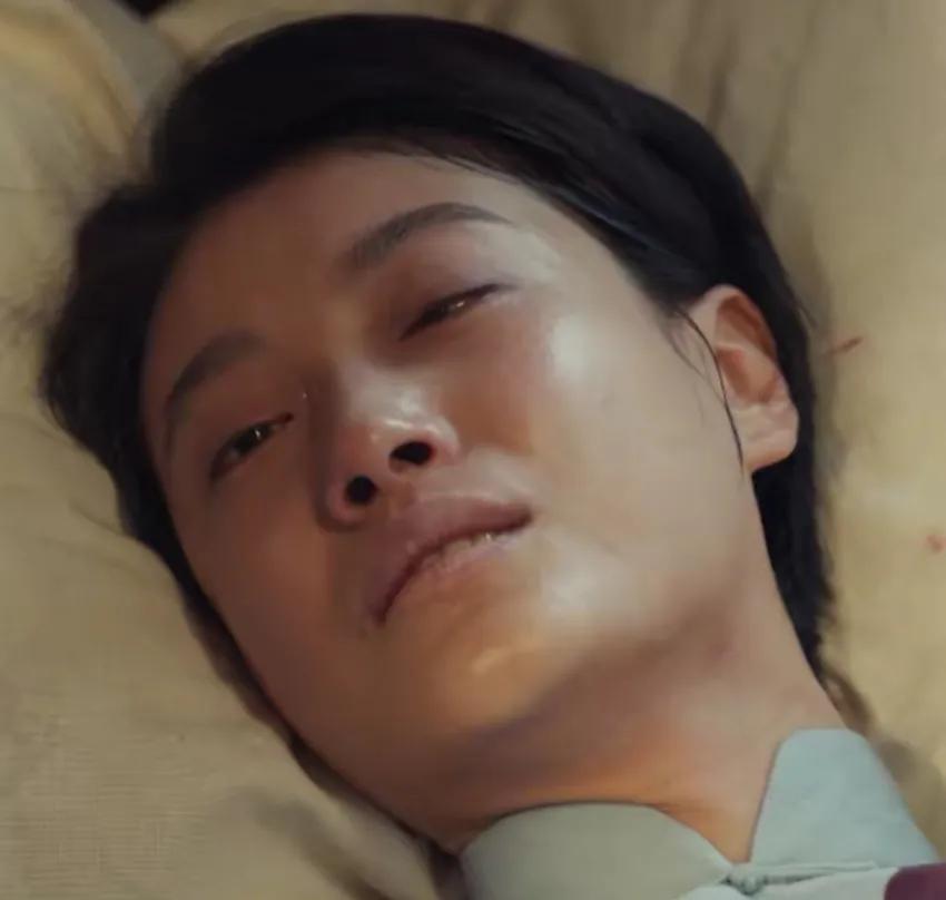  蓝冰的扮演啜妮，该剧唯一亮点就是蓝冰，所有演员只有啜妮表演在线！蓝冰唯一换衣服