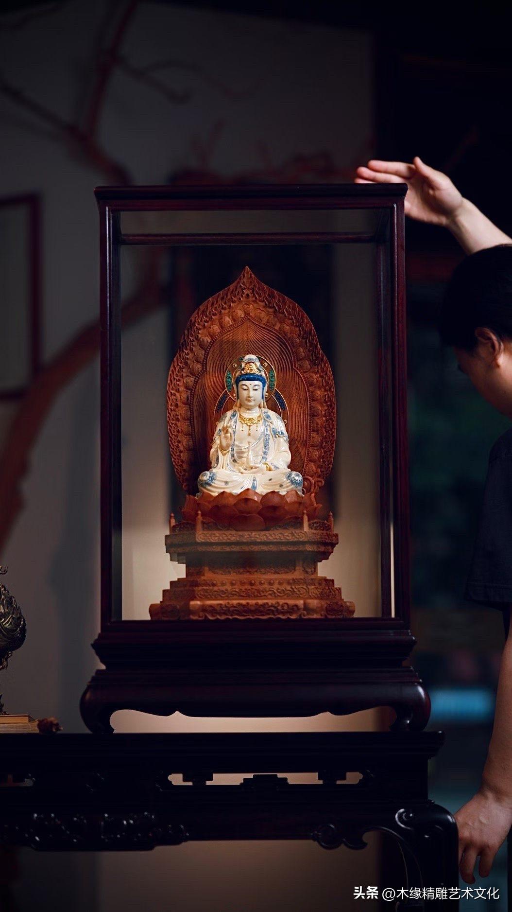 一缕檀香，一尊观音，自有安然气韵。

老山檀黑肉沉水温润沉静，木香悠远。如意观音