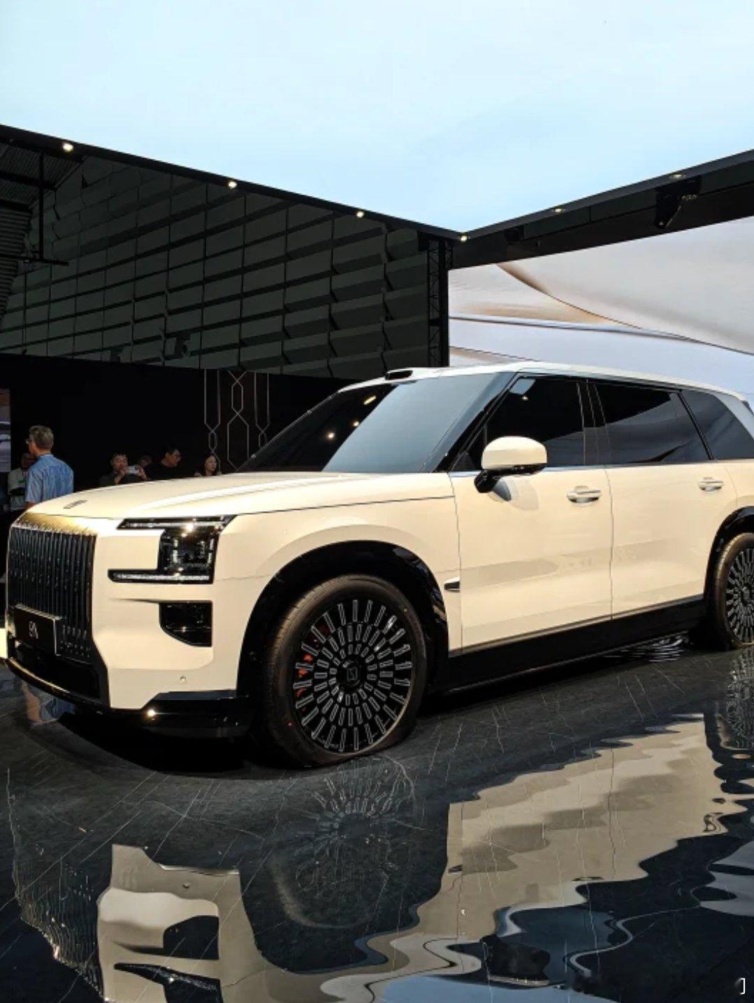 于喧嚣都市中开辟一方净土，极氪用心打造的“第三空间”正成为现代人的精神避风港。通