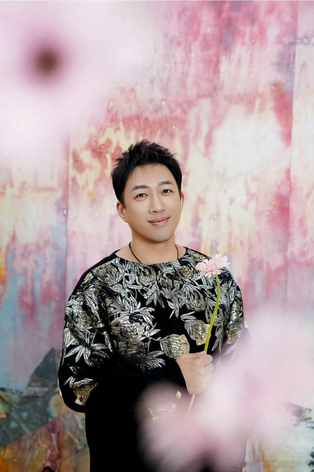 于正说娜扎没有签约欢娱 于正辟谣娜扎签约 没有官方通告的生硬冰冷，全是熟人唠嗑的