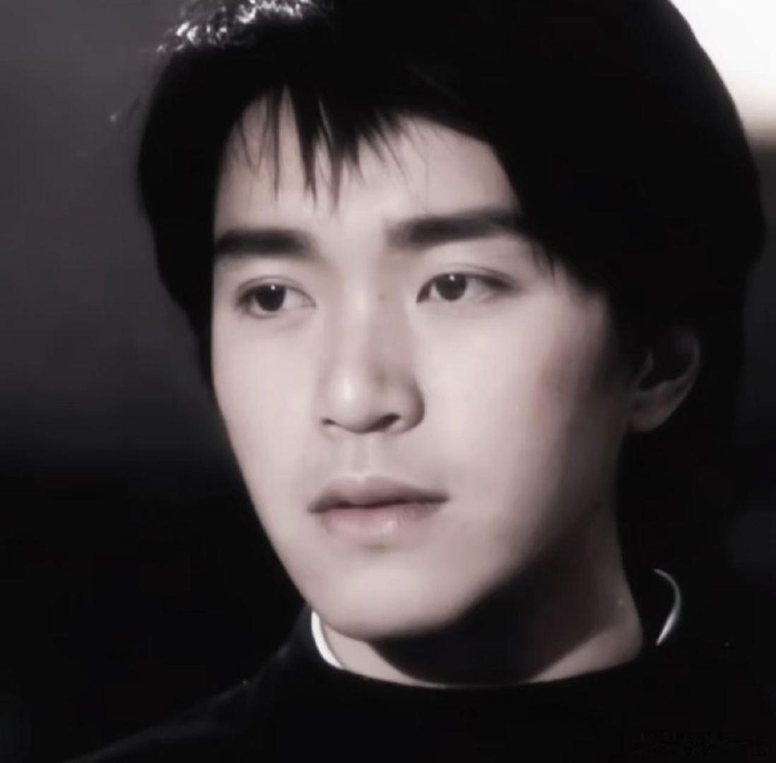 周星驰说中国功夫世界第一 周星驰女足路演感谢观众 女足队员凭借功夫扭转战局，拿下