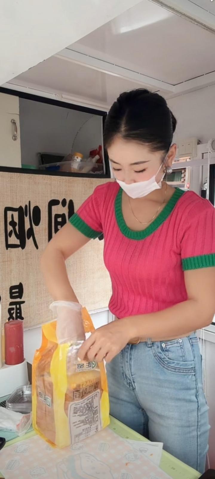 不求轰轰烈烈的故事，只愿与你在柴米油盐的日常里相伴，身边始终有你，这便是最温暖的