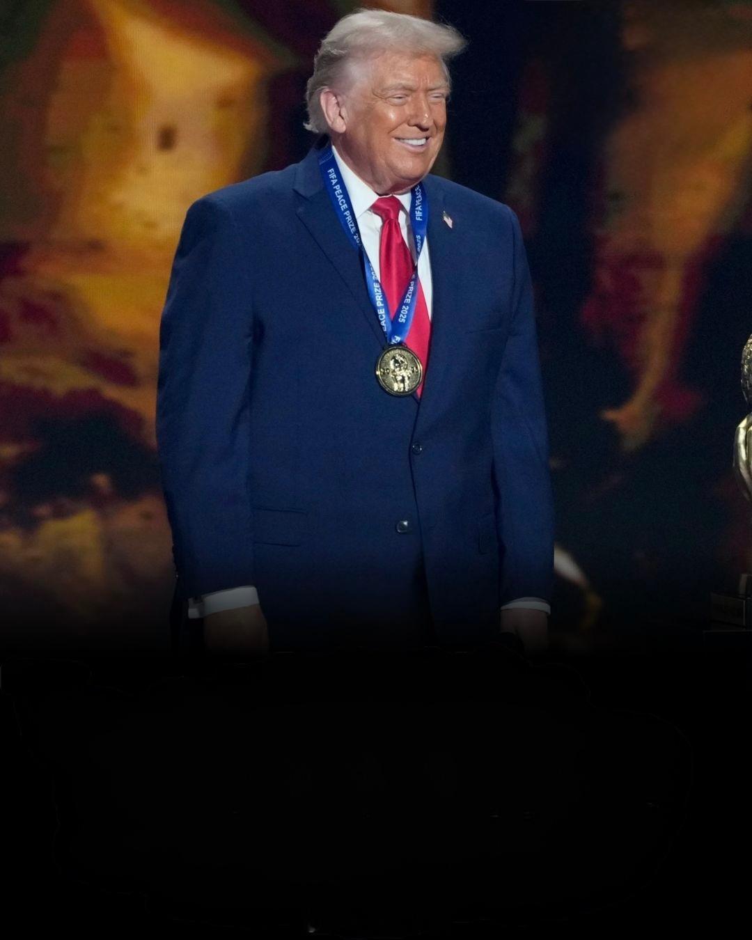 美国总统唐纳德·特朗普荣获国际足联和平奖：“这是我一生中最伟大的荣誉之一，”特朗