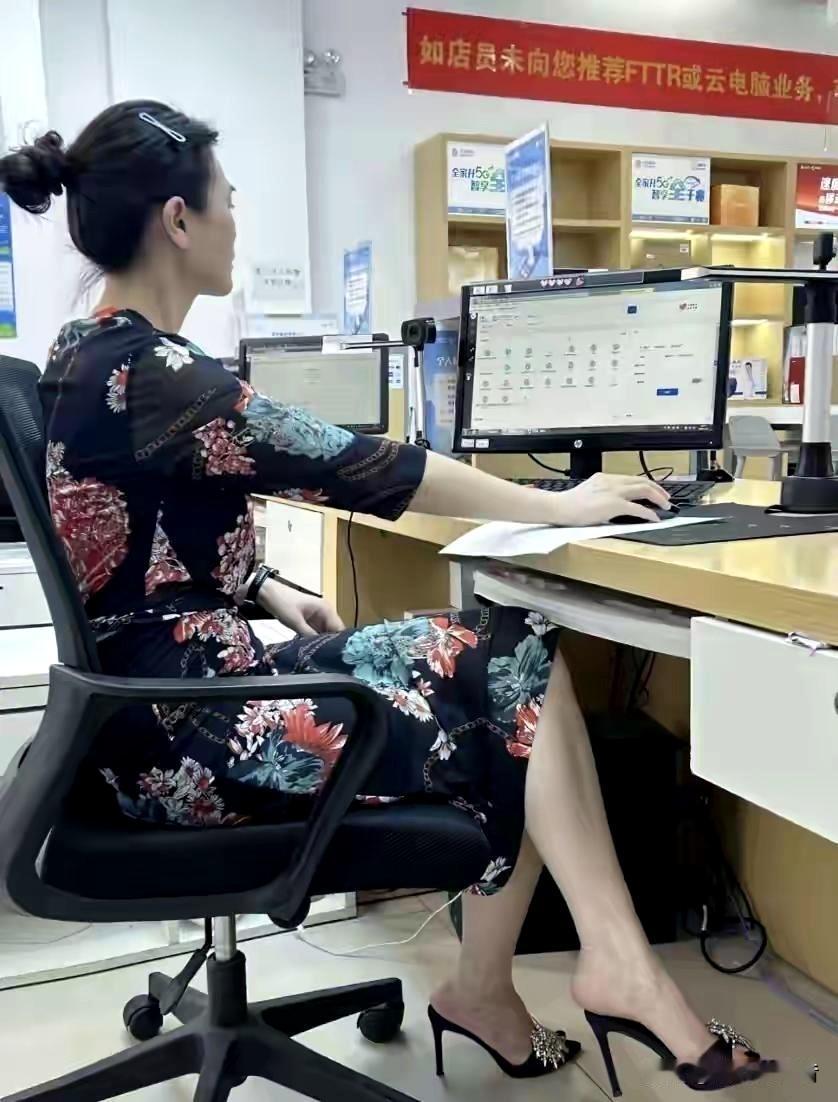 男子说，他在一家物业公司上班，前两个月公司新来了这位女经理，他问大家，这女经理的