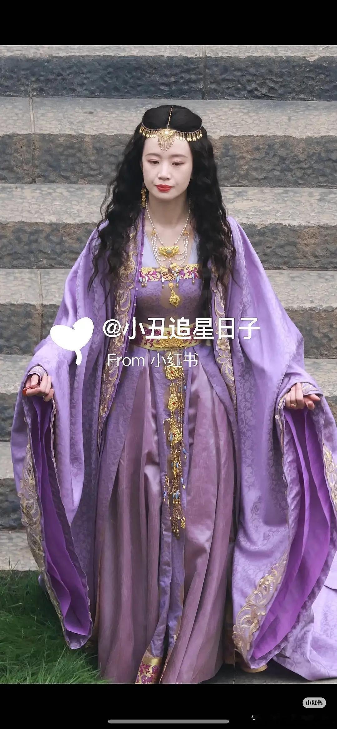 李梦多大了这个状态…… 