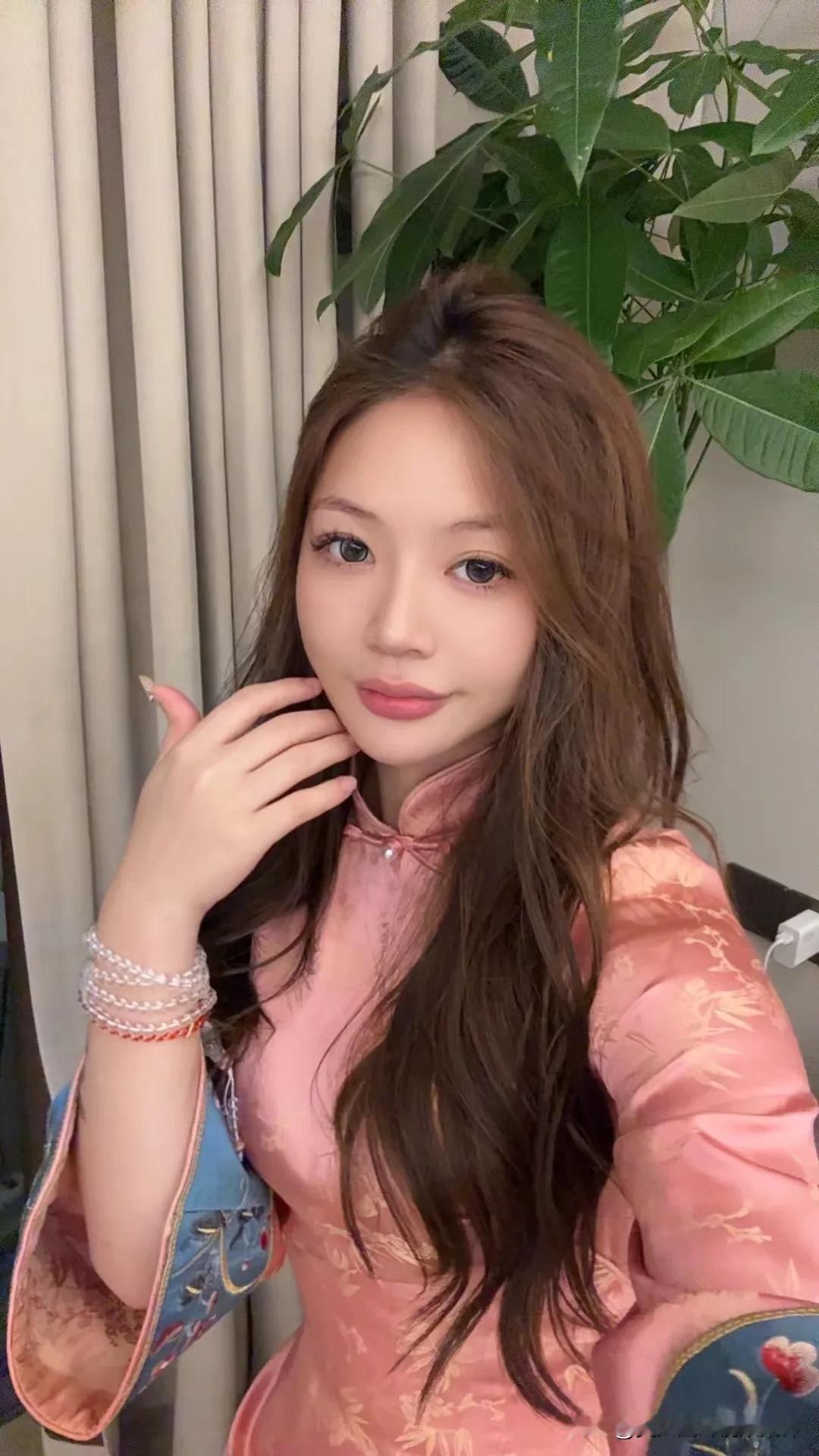 孤独的城市，孤独的夜，每当下班走在城市的傍晚，看着星星点灯，心里不觉得安然伤人，